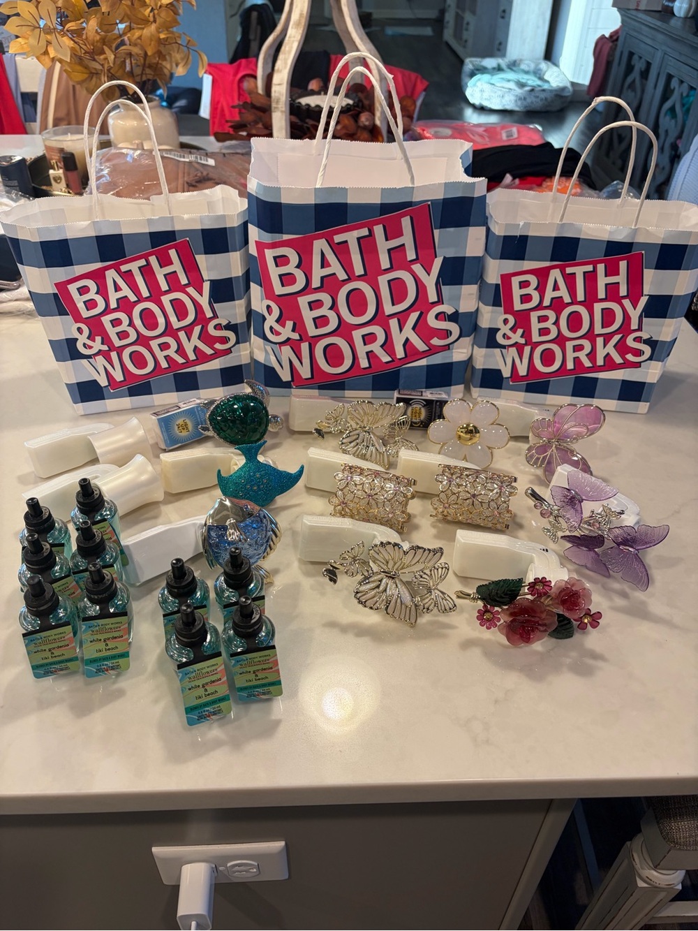 Bath & Body Works Spring and Summer Bundle 13 Wallflowers & 10 Scent bulbs